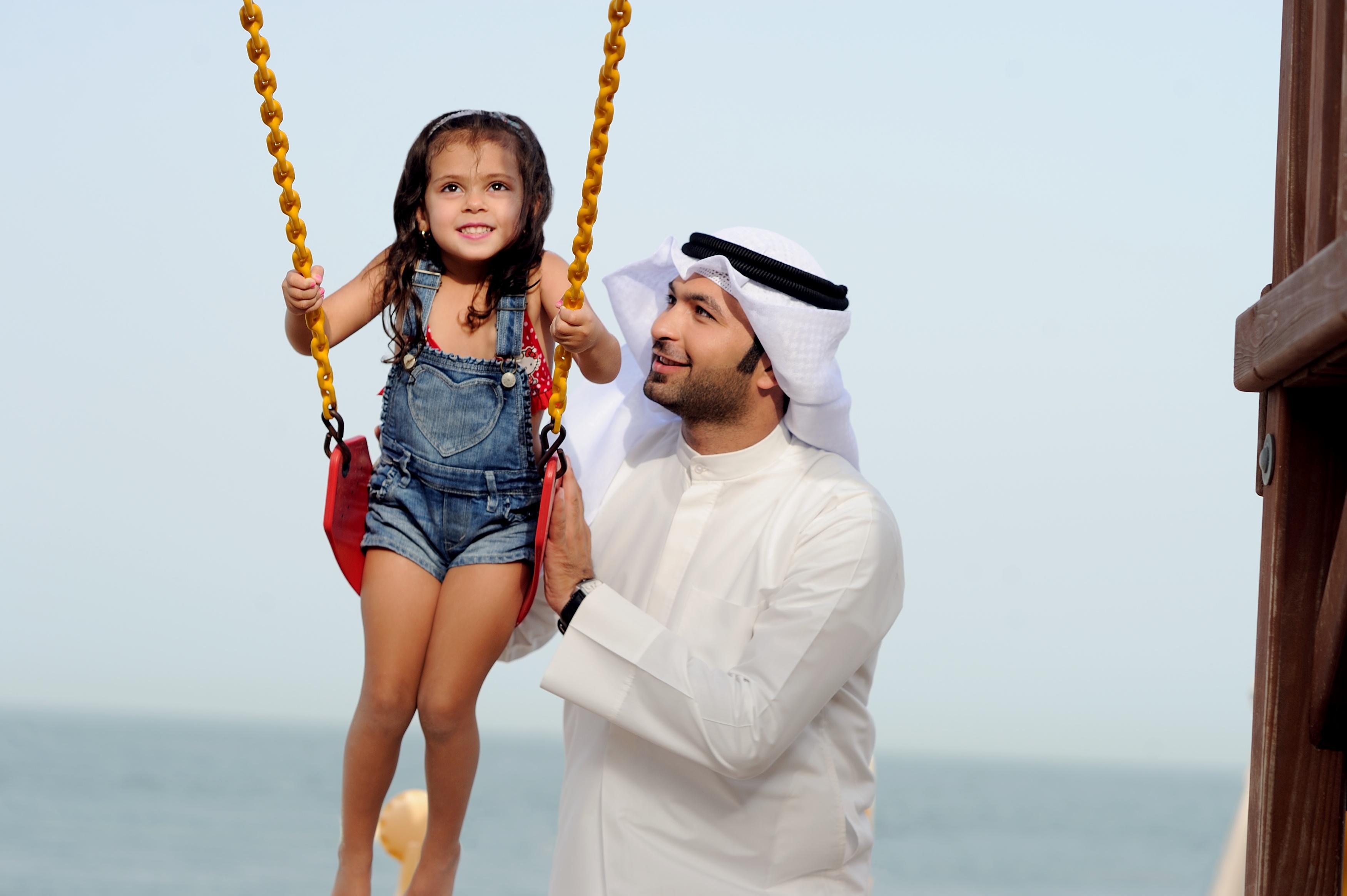 Mövenpick Hotel&Resort Al Bida'a Salmiya Exteriör bild A father and daughter in the United Arab Emirates