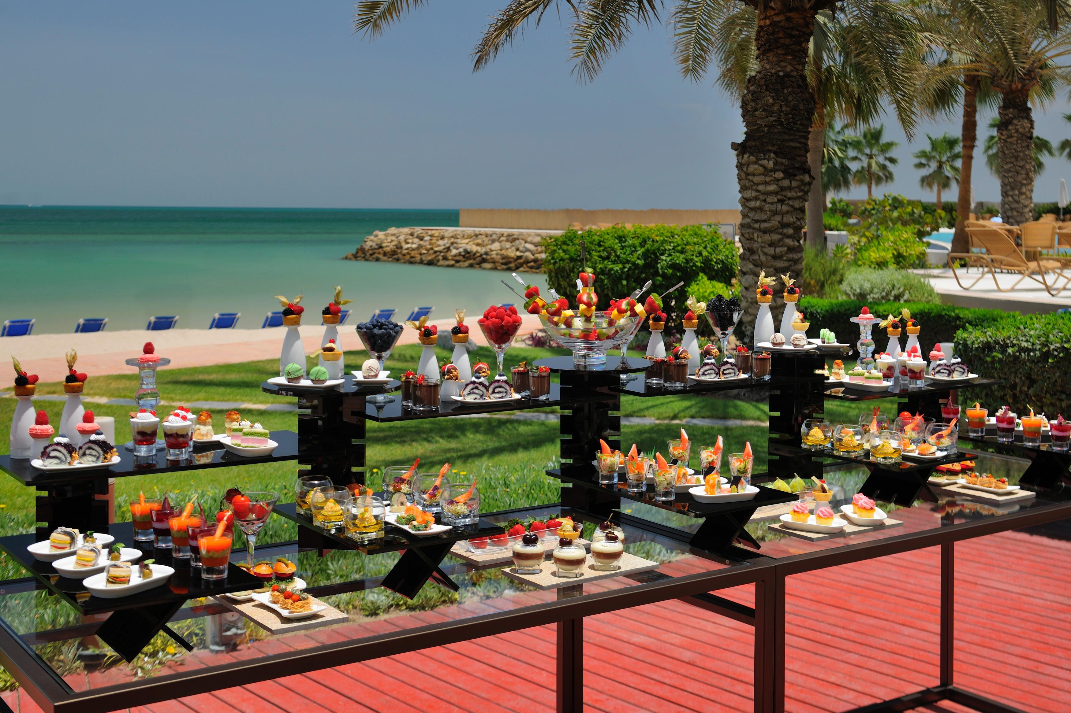 Mövenpick Hotel&Resort Al Bida'a Salmiya Exteriör bild Beach at the hotel