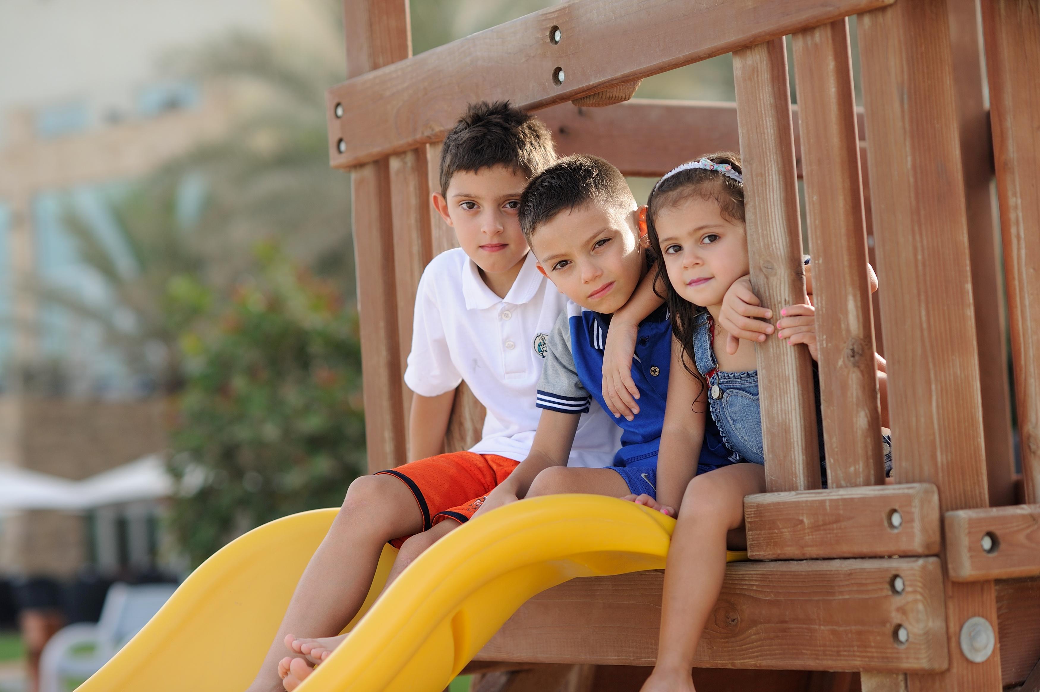 Mövenpick Hotel&Resort Al Bida'a Salmiya Exteriör bild Children playing on a slide