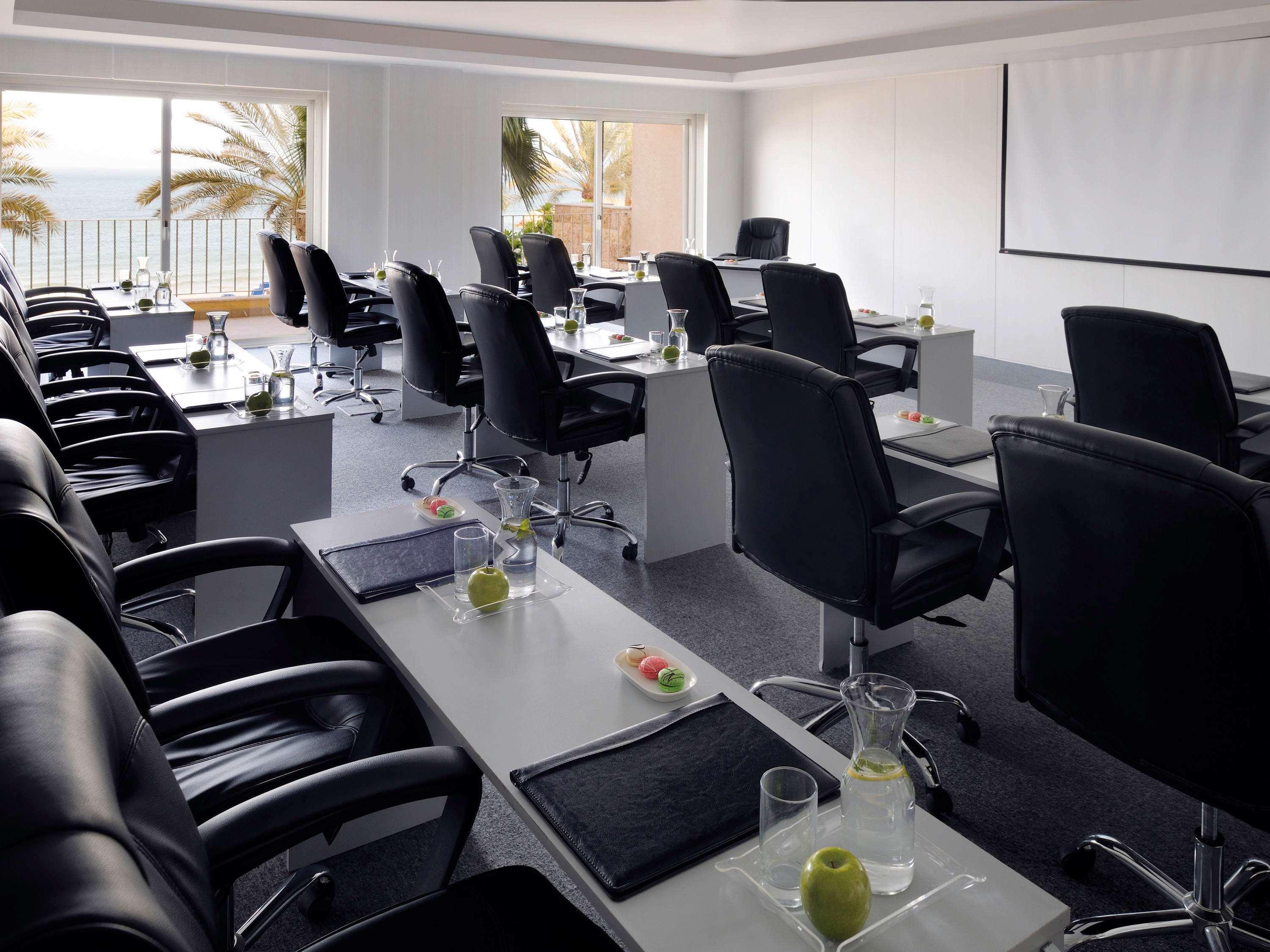 Mövenpick Hotel&Resort Al Bida'a Salmiya Exteriör bild Meeting room