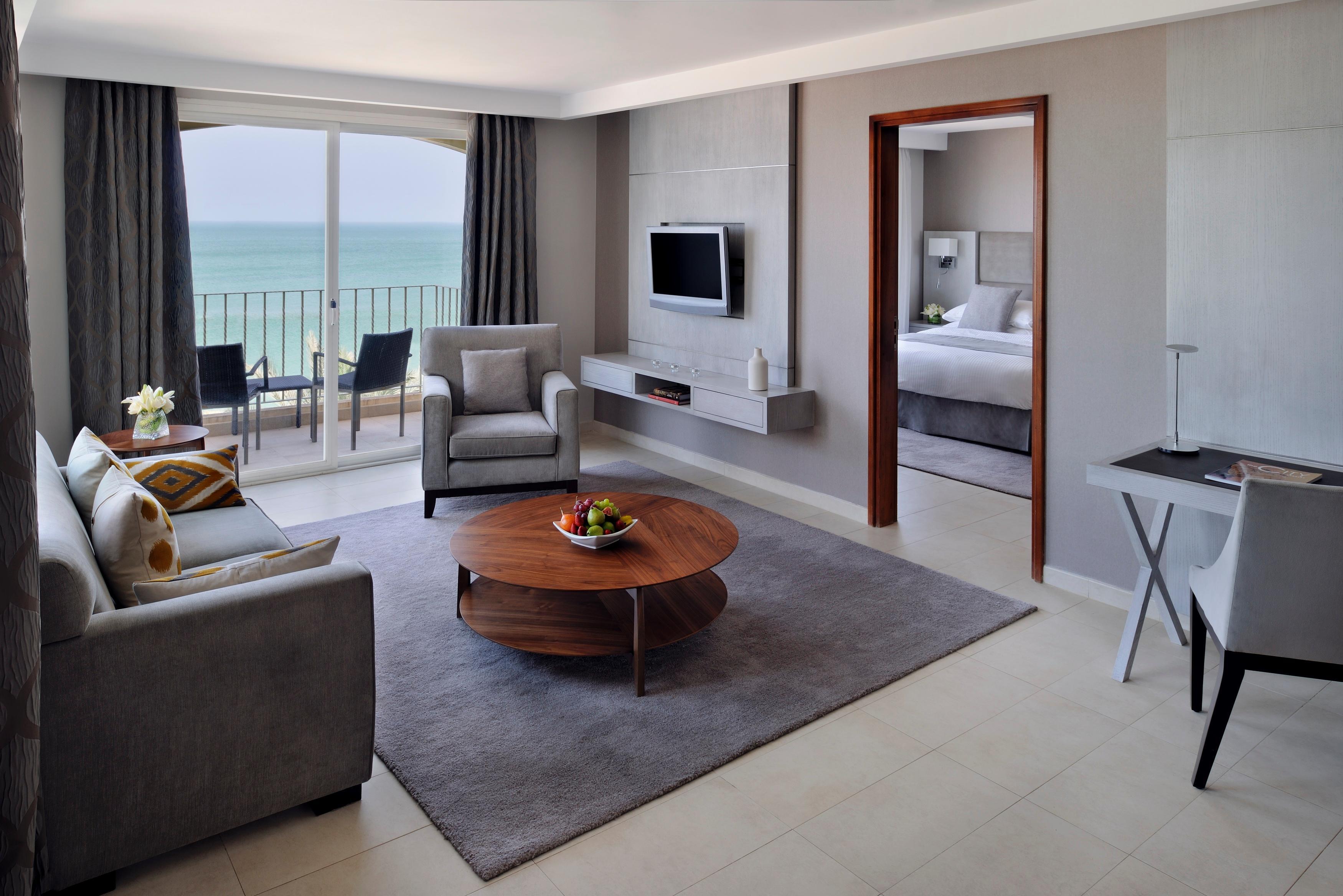Mövenpick Hotel&Resort Al Bida'a Salmiya Exteriör bild A suite at the hotel