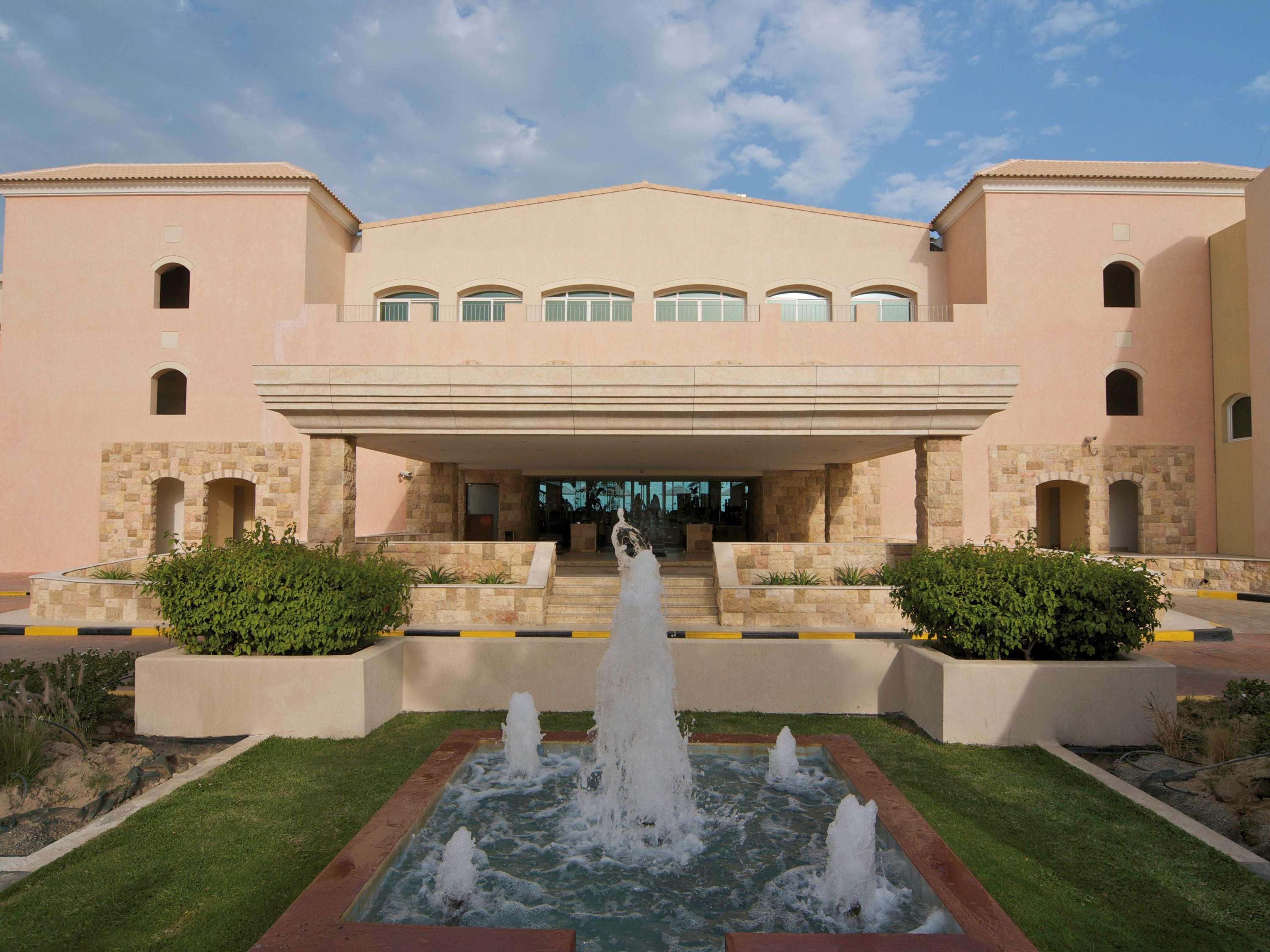 Mövenpick Hotel&Resort Al Bida'a Salmiya Exteriör bild The University of Texas at Tyler