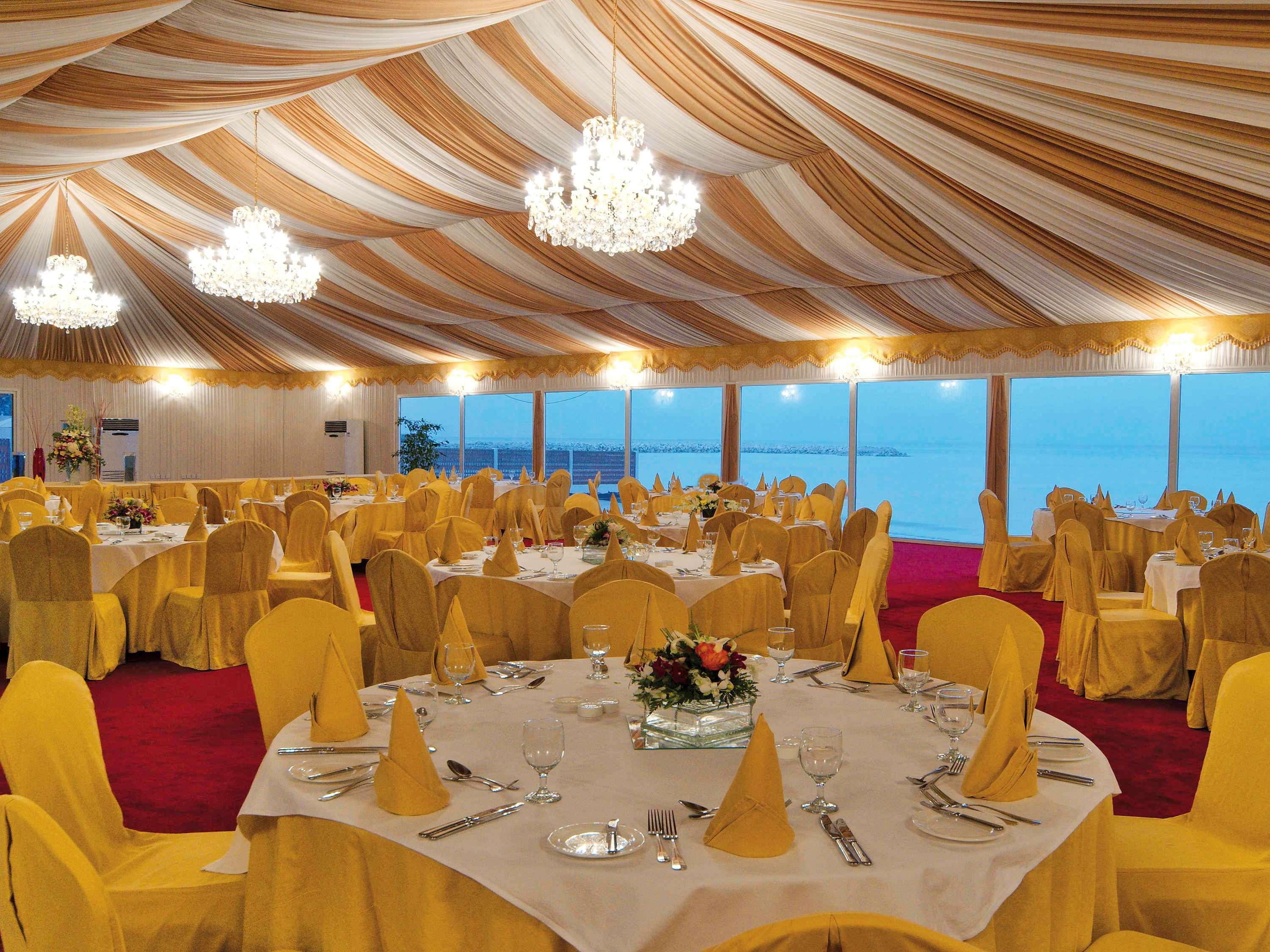 Mövenpick Hotel&Resort Al Bida'a Salmiya Exteriör bild The interior of the tent