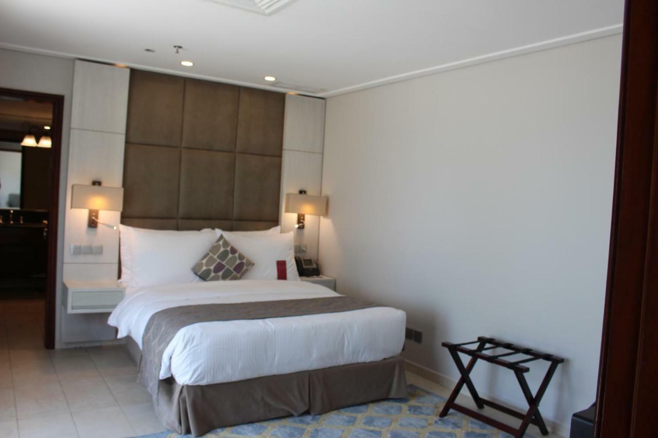 Mövenpick Hotel&Resort Al Bida'a Salmiya Exteriör bild A bedroom at the hotel